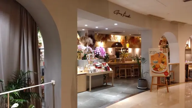 Gary Kwok Flowers & Café