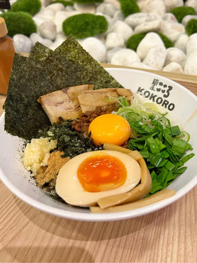 叉燒係整個撈麵的敗筆，沒有味道的一塊豬肉，其實整體麵是非常好味道👍🏼，但價錢偏貴，性價比不高