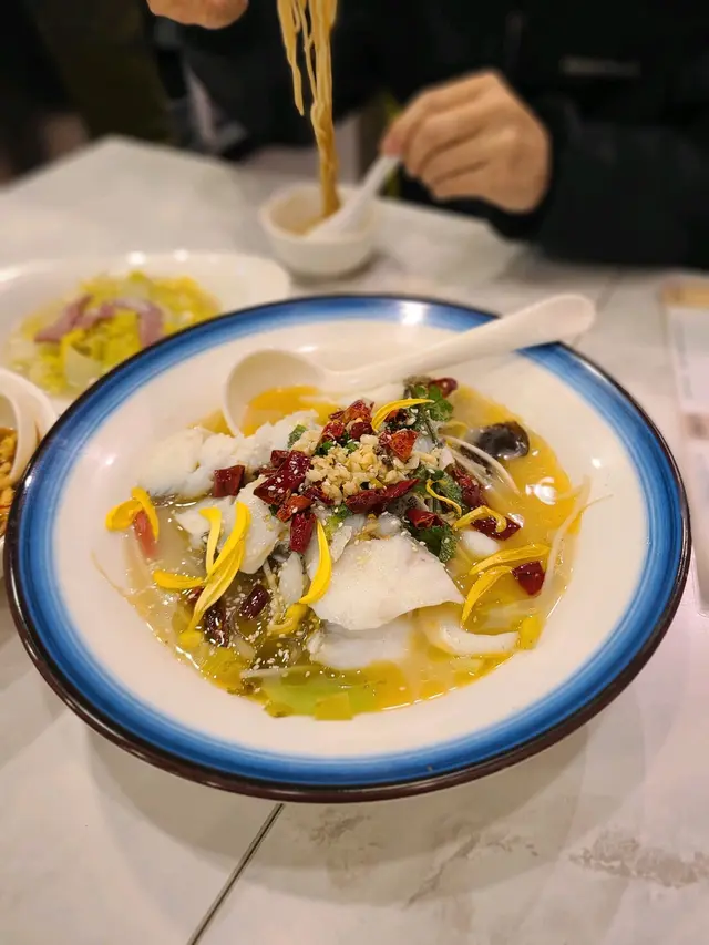 酸菜魚味道依舊好味,魚又滑,份量十足。