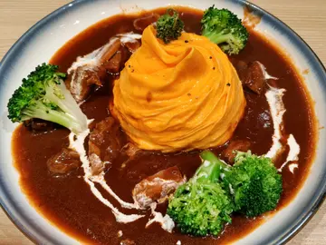 燉牛肉蛋包飯