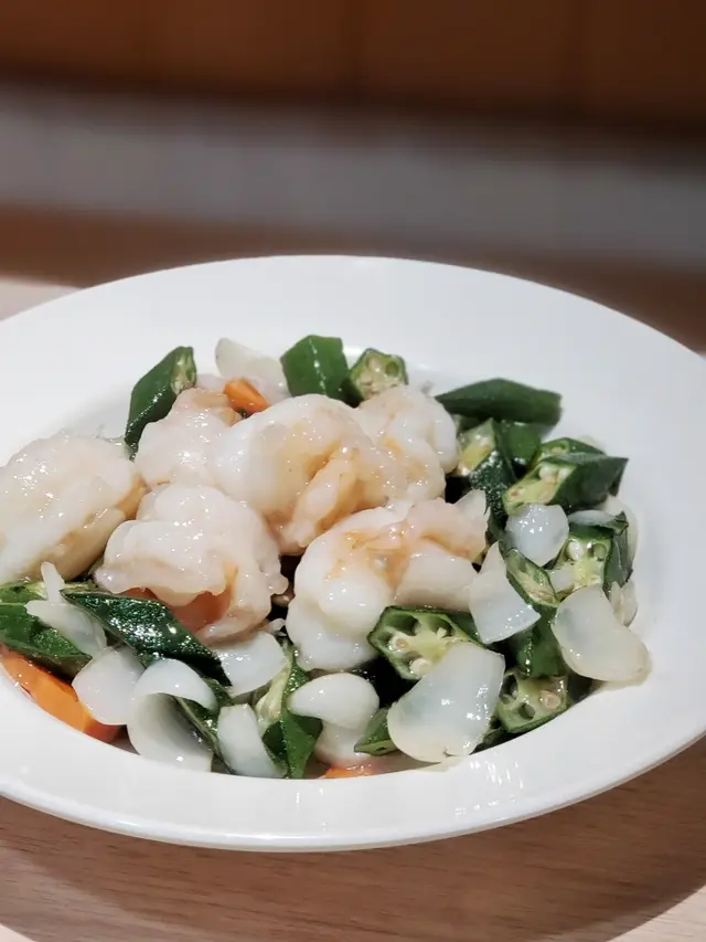 鮮百合秋葵炒蝦球