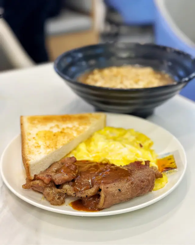 濃香黑椒汁美國安格斯牛扒拼出前一丁