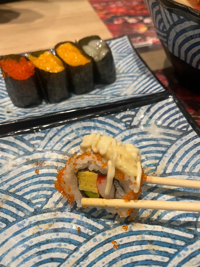 榴槤肉加州卷、壽司軍艦