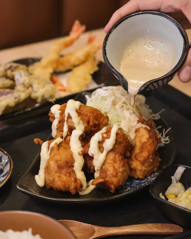 之前食開炸豬扒飯，都知道佢炸物係做得出色。今次試咗佢嘅南蠻炸雞，果然不負所望，好食! 
新鮮炸起嘅大大舊雞塊，肉嫩多汁，再點沙律醬一齊食係完美嘅配搭。成個set有湯有菜有蒸蛋先係$75 好抵食，真心推介👍🏼