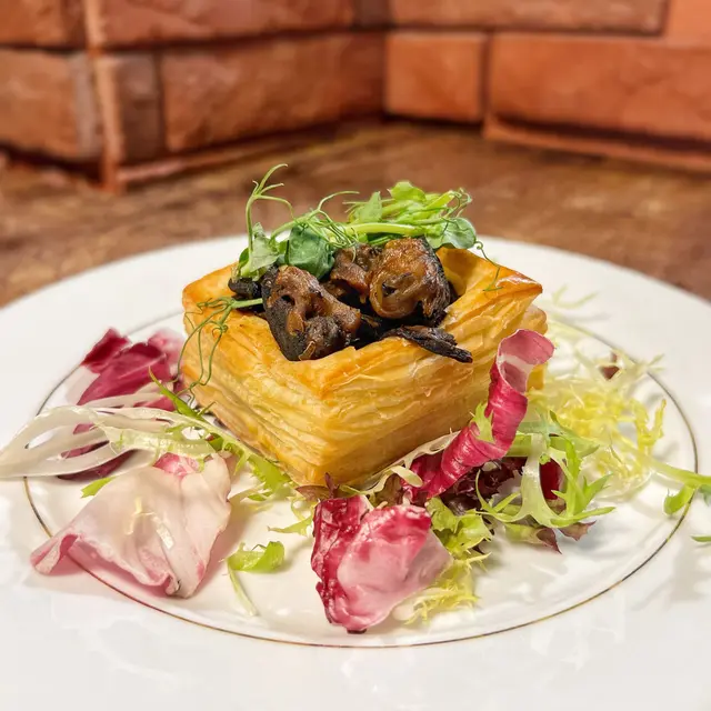 蒜香牛油田螺酥皮盒