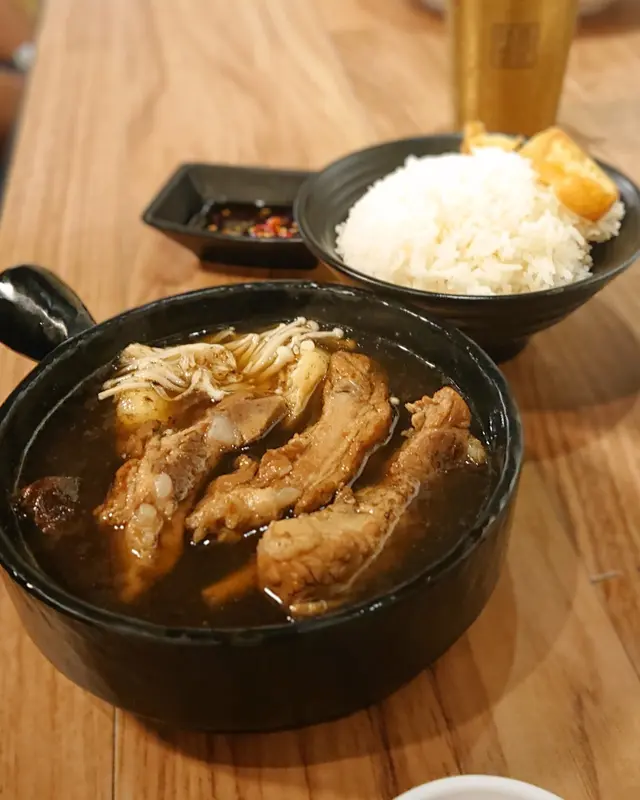 老街肉骨茶配油條白飯