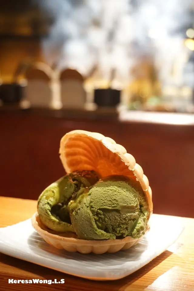 Matcha ice cream with black honey & kinako