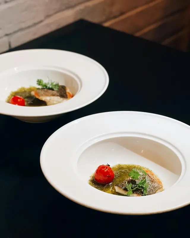 鮮鱸魚柳酸甜香草汁