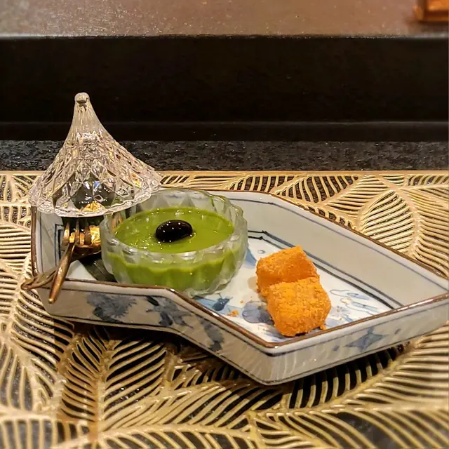 焦糖多士配綠茶布甸及蕨餅