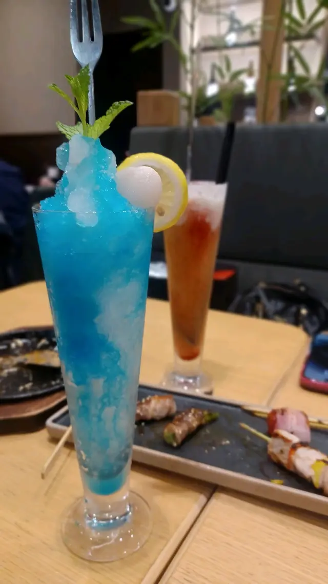 比教喜歡這杯Mocktail 因為荔枝檸檬沙冰，冰慢慢溶飲極未飲完。有原粒荔枝肉，味道酸甜。