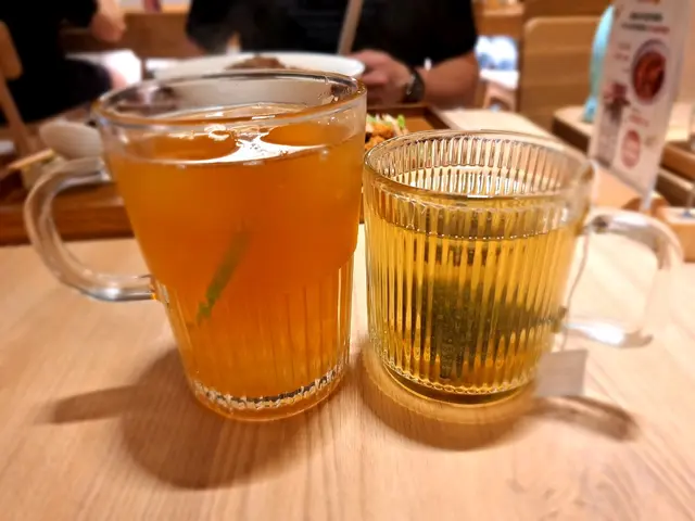 白桃烏龍茶，檸檬愛玉茶