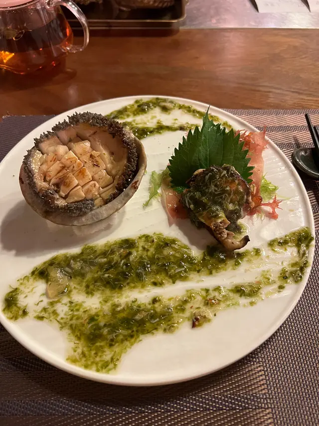 活鮑魚配蟹肉海苔醬