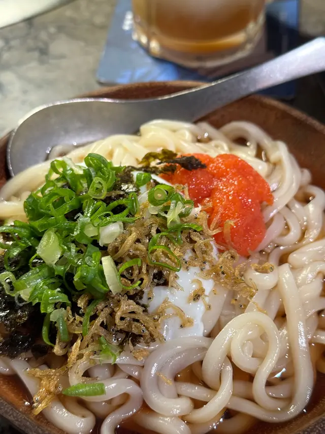 烏冬Q彈 富彈性 喜歡💕明太子和小小魚乾們 香香又不過濃 
湯沒很多 但所調的味道就已經很夠濃