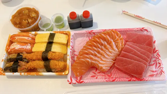 吾建議大家食中拖羅 有筋同吾夠肥美 偏向乾身 始終口感都同日本食差好遠 但其他刺身同壽司都係好味既 👍🏻性價比高 