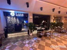 Luna Bar & Restaurant