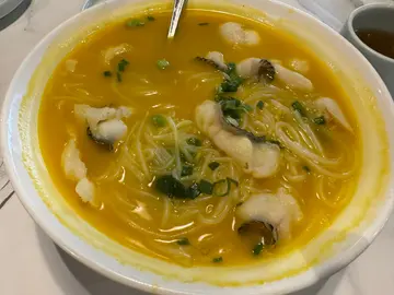 酸菜魚米線，比最初食細碗了，但對我是剛好，今次上菜速度比上次快，不消10分鐘已經上菜，濃濃金寶湯配上碗底酸菜帶出了甜味，魚片比之前食少了很多，米線份量亦少，但幼中帶滑，口感很好有咀嚼感。