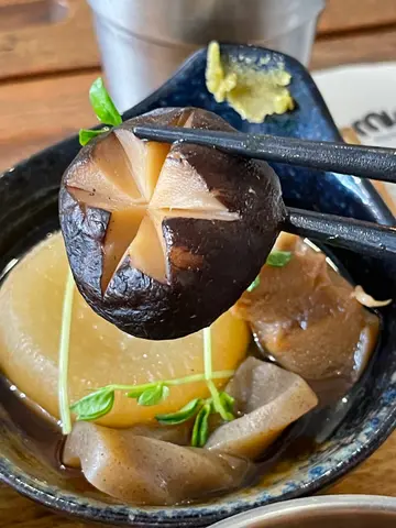 萝卜冬菇车麸关东煮