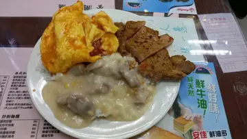 栗米肉粒+蕃茄炒蛋+豉油汁猪扒