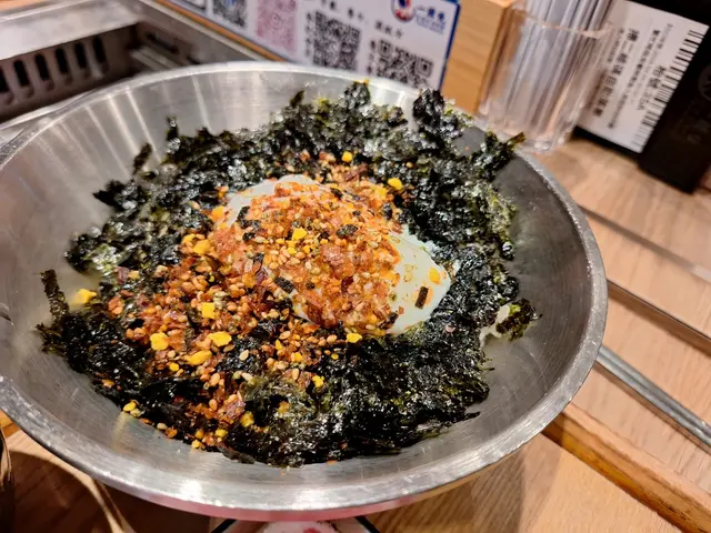 紫菜幾多，飯份量比普通白飯多，溫泉蛋唔錯