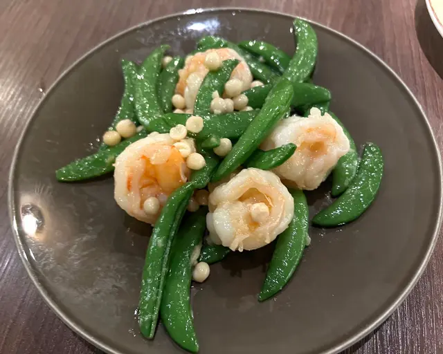 雞頭米蜜豆炒蝦球 