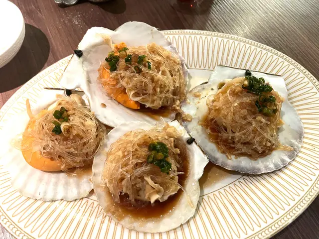 粉絲金銀蒜粉絲蒸圓貝四隻