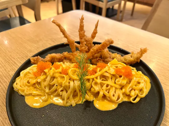 軟殼蟹配海膽忌廉汁鮮製意粉