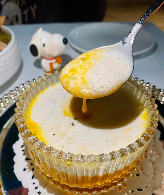 南瓜湯配煙肉泡沫