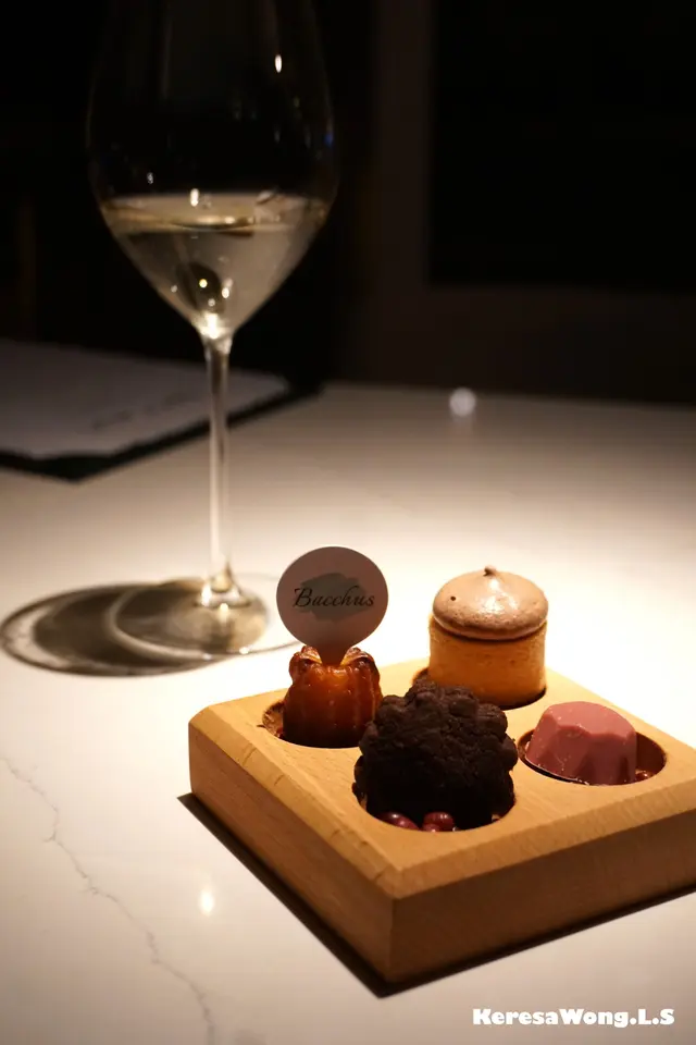Petit Four