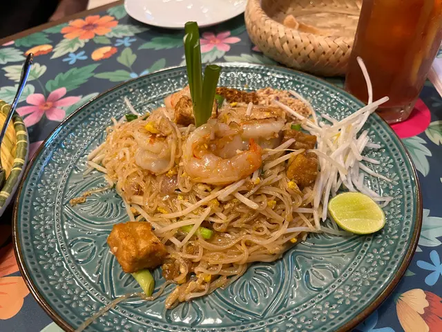 泰式鮮蝦豆腐炒金邊粉