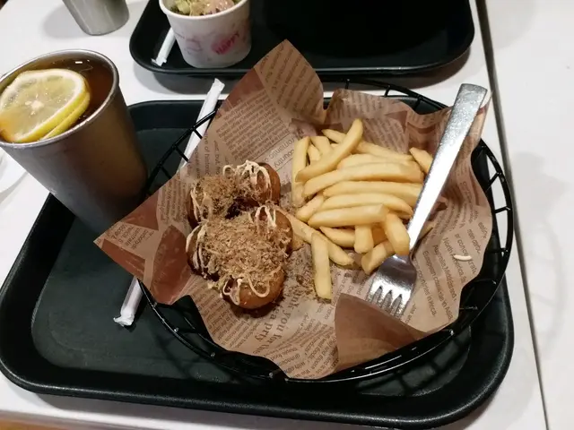 章魚燒拼薯條凍檸茶