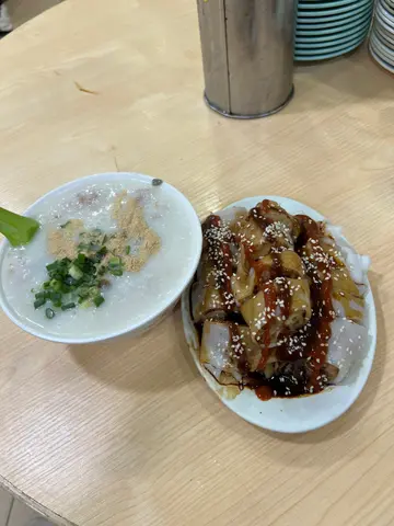 皮蛋碎牛肉粥加炸兩