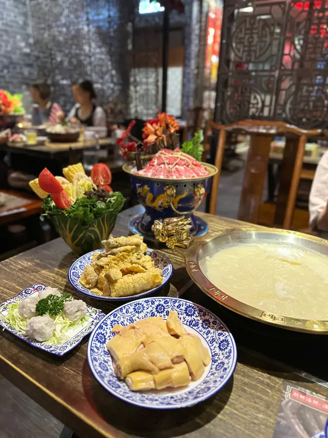 #花膠雞湯 #滾得囍 #北角 #宮廷火鍋 #火鍋 #晚餐 #打邊爐 #hotpot #hotpothk #宮殿 #聖旨到 #北角美食 #火鍋晚市 #養生湯底 #花膠雞