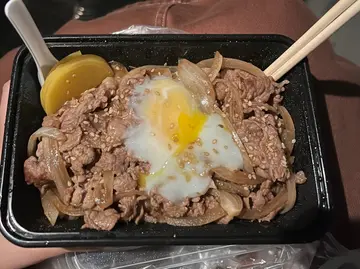 洋葱牛肉温泉蛋饭