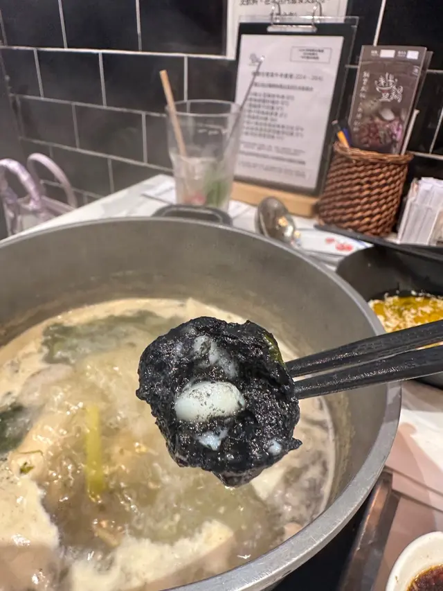 墨汁墨魚丸