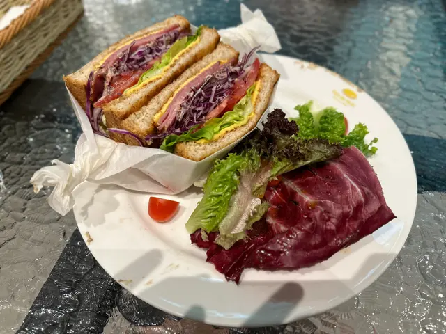 Sandwich (Ham and Cheese)