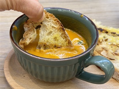 蒜香酸種包蘸一蘸湯同吃，好吃！