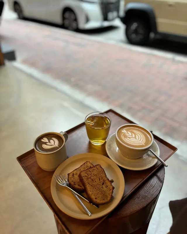 ⦿ Flat white | $42

Hara Kako提供兩種咖啡豆選擇，分別是Fruity和Nutty，朋友選擇了Nutty的咖啡豆。 因為我不太能喝咖啡所以無法comment，但是朋友說不錯。

推薦指數 | 🌕🌕🌕🌕🌗