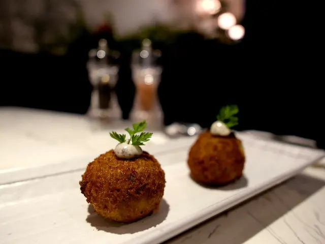 炸黑松露蘑菇球