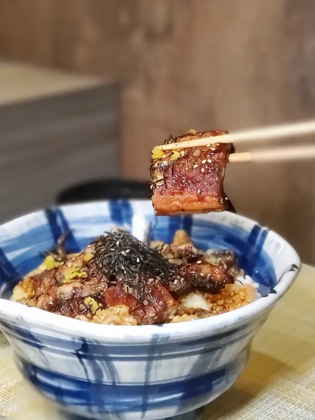 蒲燒鰻魚丼
