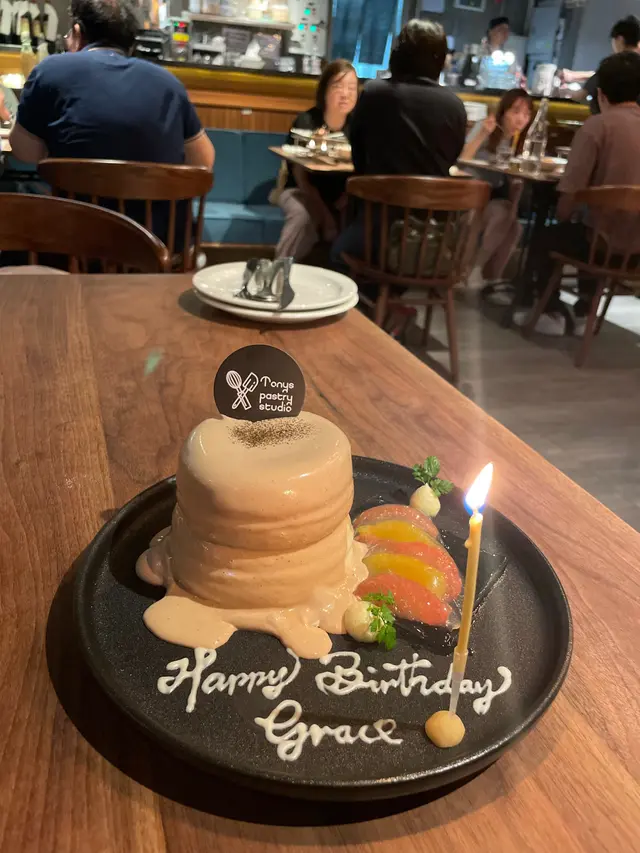 伯爵茶忌廉配新鮮西柚橙梳乎厘班戟