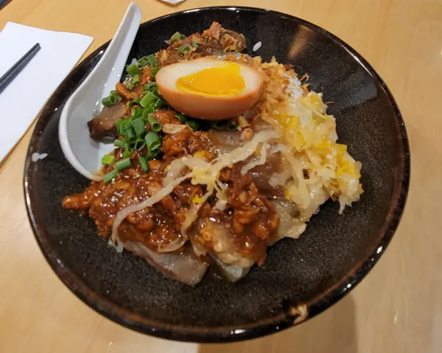 迷你滷水拼盤配珍珠飯,