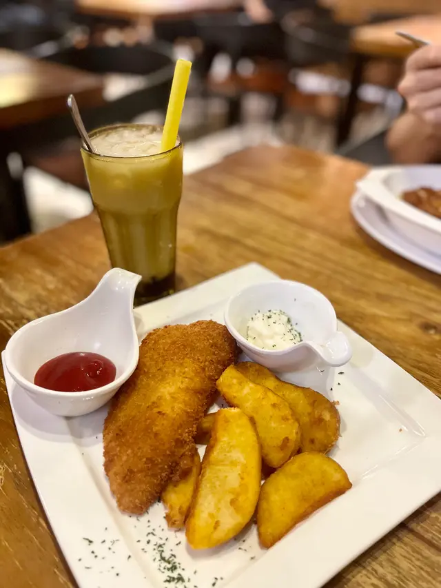 脆炸魚柳 配 薯角