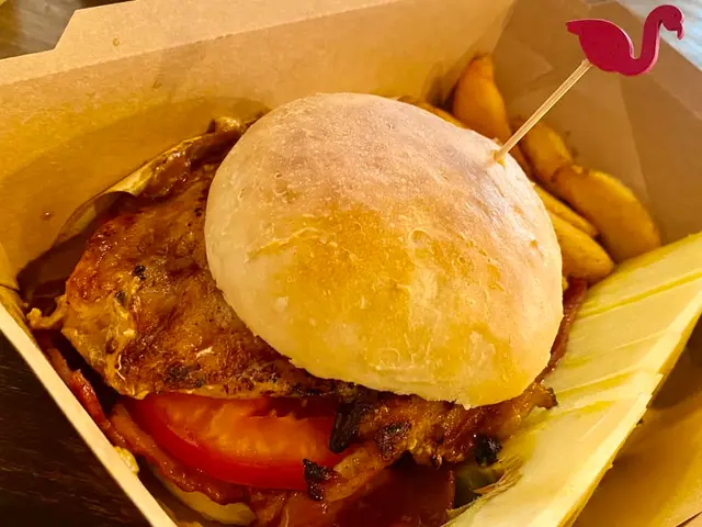 煤工煙肉漢堡加唐人街雞扒