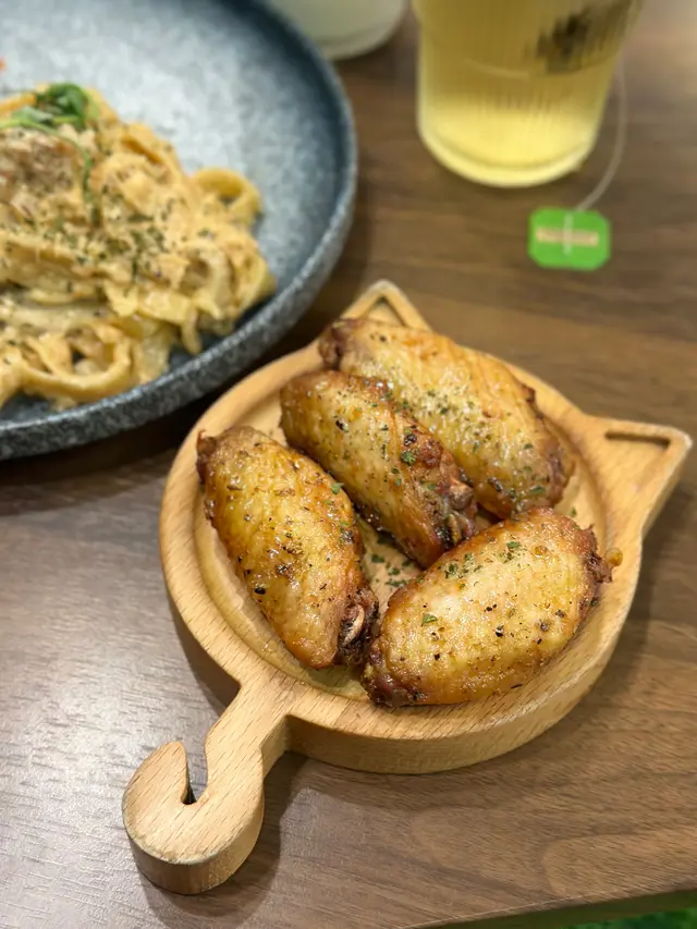 #貓啡 #hongkong #貓cafe #領養貓咪 #流浪貓 #Cafe #香港美食 #旺角 #旺角美食