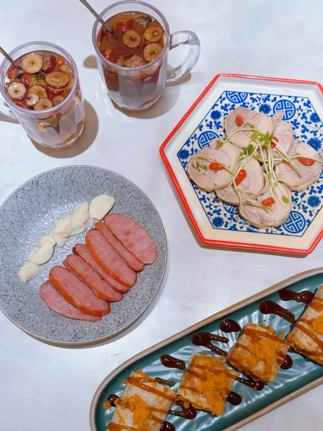 古早烤台灣香腸$56/彰化花雕雞卷$62