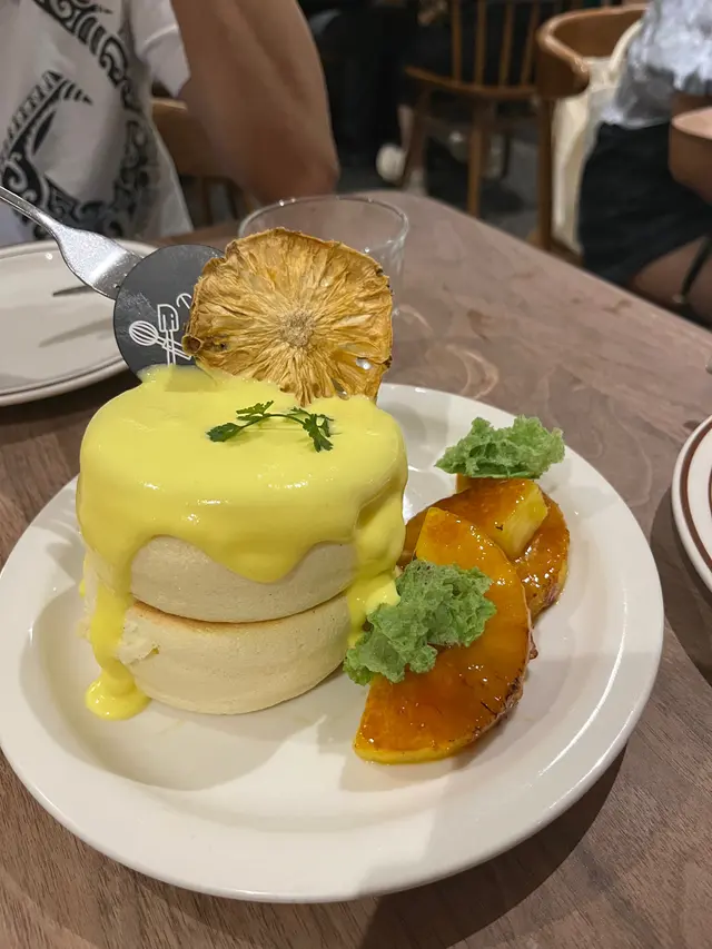 菠蘿梳乎里班戟