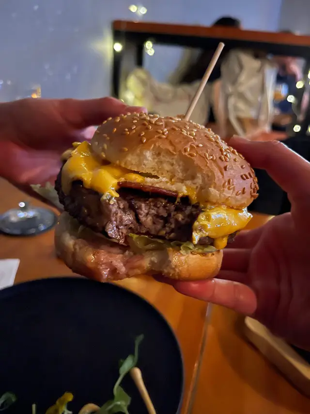 芝士煙肉安格斯牛肉堡