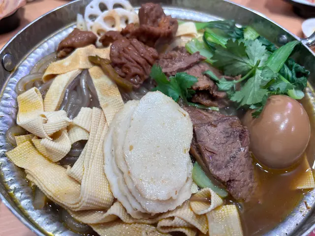 小鍋冒菜，配料不少。