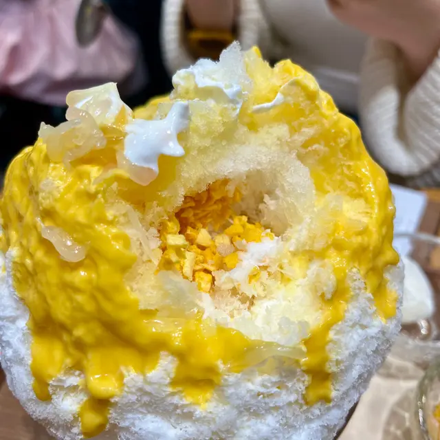 楊枝甘露冰入面嘅芒果脆脆