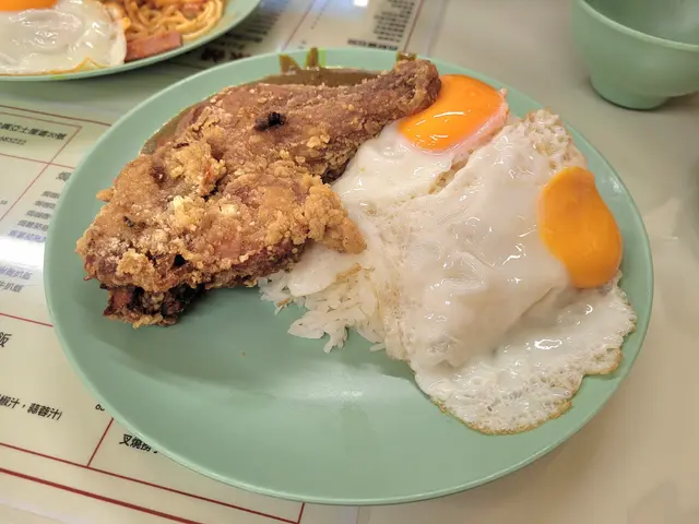 午餐-咖哩雞脾煎雙蛋飯